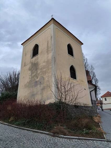 Město Benešov a Dolní zvonice - Kaple | Turistika.cz