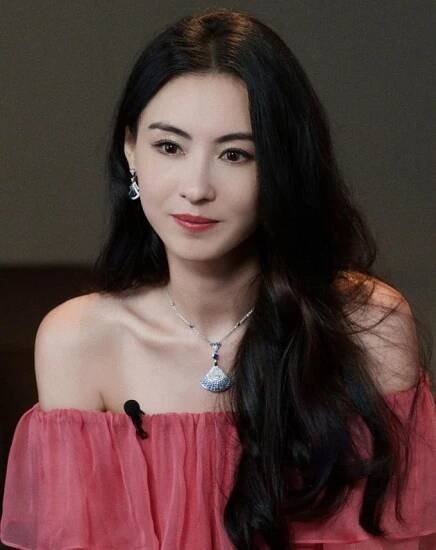 Rare Photos of 14-Year-Old Cecilia Cheung Spark Online Frenzy for Her Natural Beauty - KbizoOm