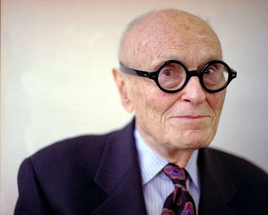 Philip Johnson, Living in a Glass House