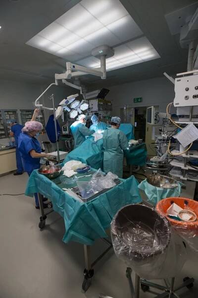 Další zachráněné životy díky párové výměně: Češi dostali nové ledviny, přiletěly z Izraele
