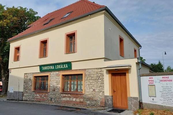 Lokálka Hostivice foto 1