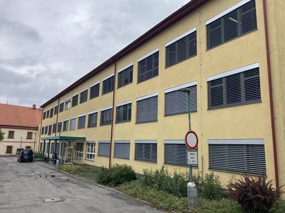 Instalace venkovních žaluzií pro kanceláře MěÚ, Lysá nad Labem – www.atmen.cz