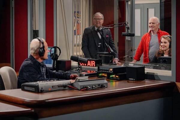 L-R: Kelsey Grammer as Frasier, Edward Hibbert as Gil, Dan Butler as Bulldog, and Peri Gilpin as Roz in Frasier, episode 8, season 2 streaming on Paramount+, 2024. Photo credit: Chris Haston/Paramount+