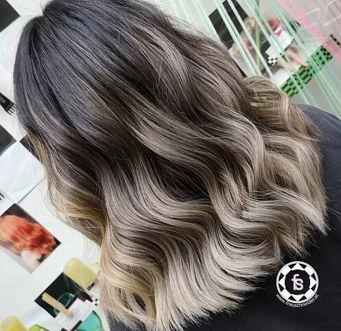Frau Schneider Hairstyling in Wien - Haare Schneiden und Färben