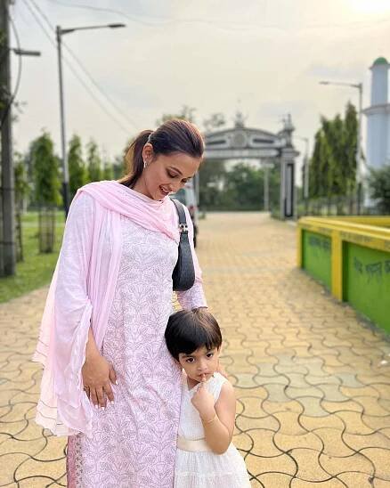 mimi chakraborty at haldibari mazarsharif | Haldibari Mazar Sharif