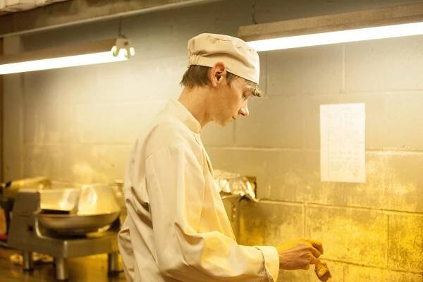 Pawn Shop Chronicles: Historky ze zastavárny - Z filmu - DJ Qualls