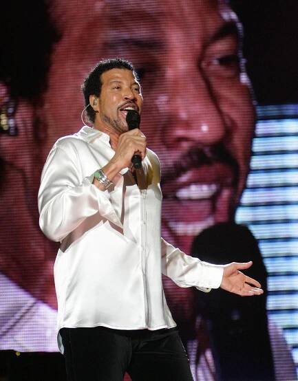 Lionel Richie před koncertem v Praze: Procvičil nohy a dal si smažák!