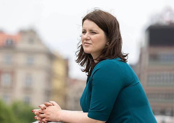 Asistentka exministryně Maláčové, která pečovala o dětskou skupinu: Pracovala jako prostitutka Sára?