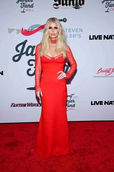 Jessica Simpson Combined Two Major Trends in Her Red-Hot, Goth-Glam Grammys Dress