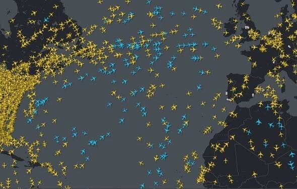 Modrá letadla na mapě Flightradar24 – Co znamenají?