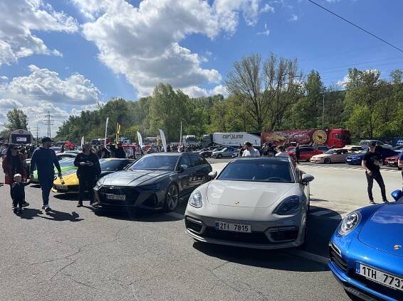 Víkend na Ostravsku: automobilové závody, fotbalové derby, street food festival