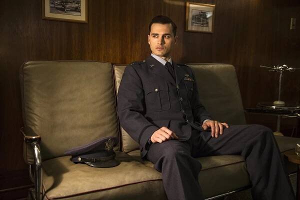 Projekt Modrá kniha - Série 1 - Promo - Michael Malarkey