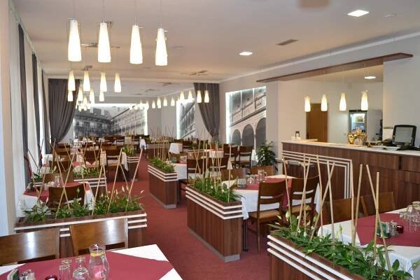 Restaurace Arkáda (nám. Svobody 32, Bučovice)