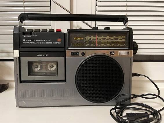 Retro Kazeťák SANYO  pěkný stav  - TV, audio, video