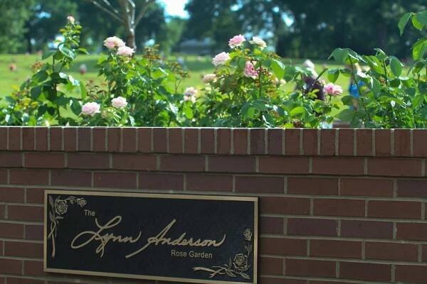 Lynn Anderson Rose Garden Opens In Nashville - MusicRow.com