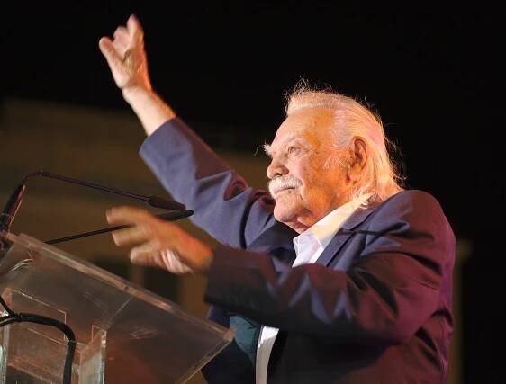 Manolis Glezos byl legendou antifašismu. Nejen v Řecku