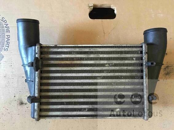 Chladič vzduchu Audi a4/a6 VW 1,9Tdi 058145805A