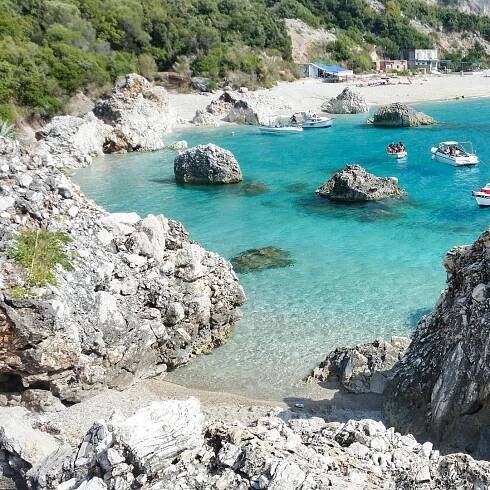 Sarandë: Výlet lodí do Krorezy a skrytých jeskyní se šnorchlováním