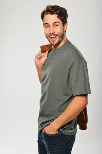 Ondřej Kubina hraje v seriálu Kamarádi Denise Kožíška. 