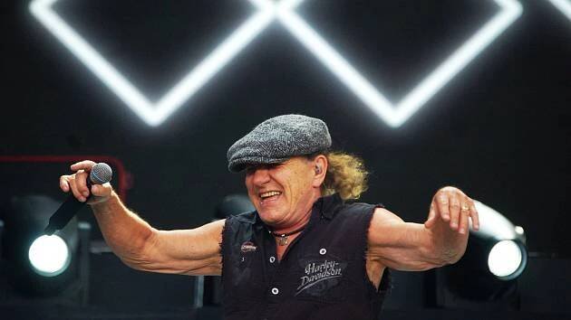 Koncert australské kapely AC/DC na letišti v pražských Letňanech.