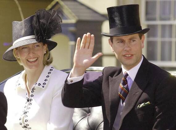 Král je nemocný, Kate ztracená, Camilla na dovolené. Zachrání rodinu Edward? Karel III. na něj spoléhá