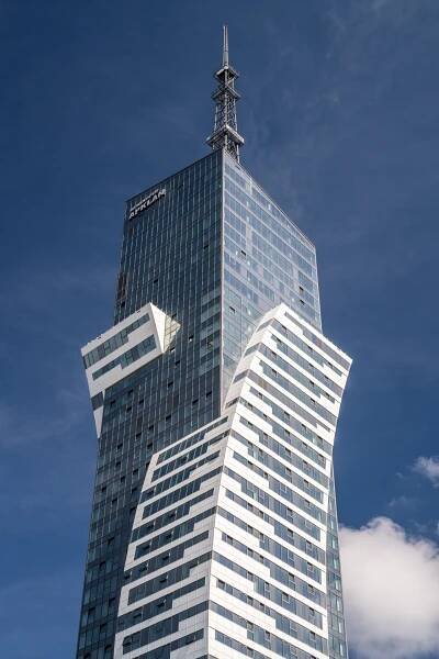 Olszynki Park Apartment Building - Reconal