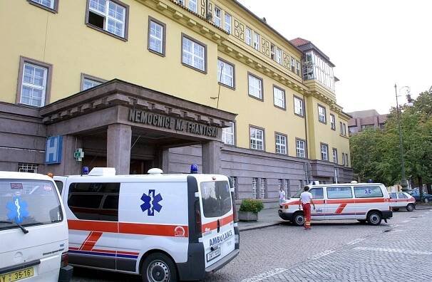 Až odvolíte, podpořte referendum, prosí voliče ‚zachránci‘ Nemocnice Na Františku