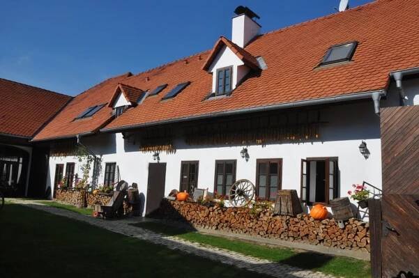 Číčovický dvůr | Místo na svatební obřad i hostinu | svatebniatlas.cz