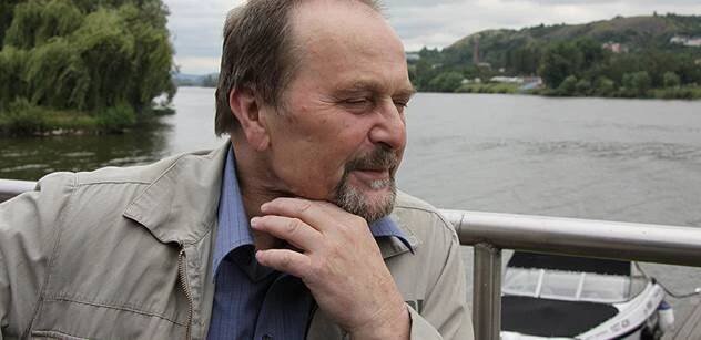 Básník Jiří Žáček pro PL: Migrační krize může rozvrátit Evropu. Někomu to vyhovuje. Myslí si v ČT, že jsou diváci dementní?