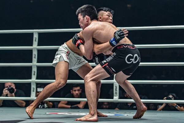 Shinya Aoki Grappling Christian Lee Wallpaper