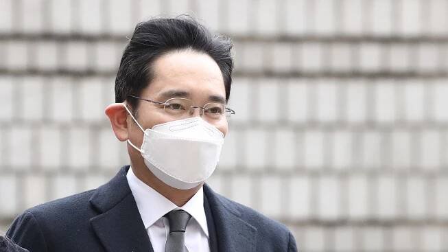 Samsung heir Jay Y. Lee sentenced to 2 1/2 years in prison for bribery and embezzlement