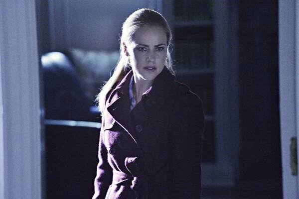 12 opic - Psychicky odlišný - Z filmu - Amanda Schull