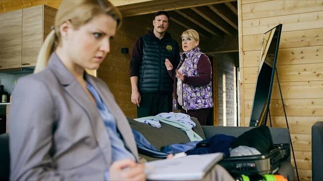 Helmi-Leena Nummela, Aaro Wichmann, Jaana Saarinen - Kentän laidalla - Kohtalokas leiri - Z filmu