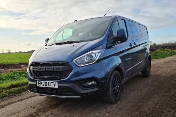 Ford Transit Custom Trail review, L2, DCiV, 2020, front view, Chrome Blue