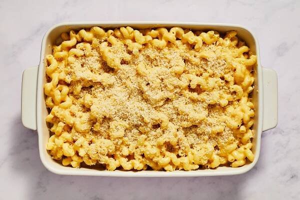panko sprinkled on top of macaroni and cheese