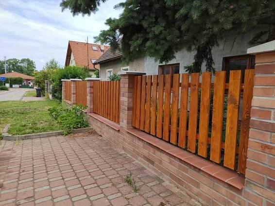 montáž plotových planěk