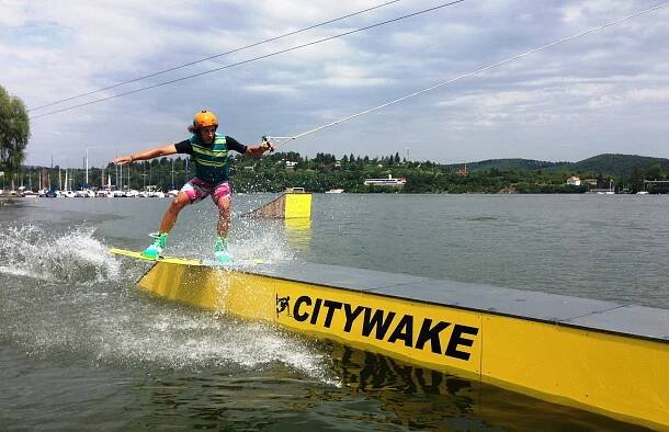 CITY WAKE | VODNÍ LYŽOVÁNÍ A WAKEBOARDING PŘÍMO VE VAŠEM MĚSTĚ