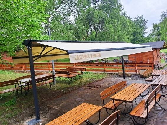 Markýzový přístřešek pro restaurace