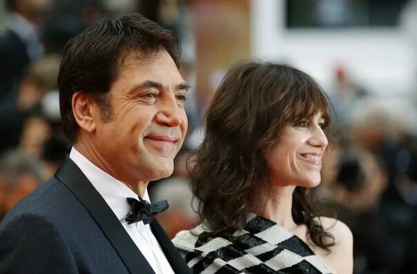 Herci Charlotte Gainsbourgová a Javier Bardem plnili i nelehkou úlohu moderátorů zahajovacího ceremoniálu
