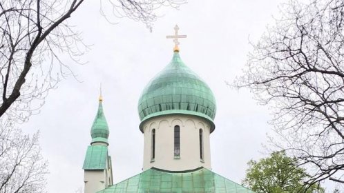 Vandal poničil pravoslavný kostel na Olšanských hřbitovech