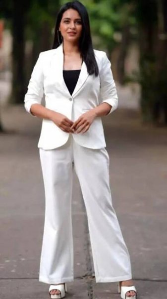 Priyanka Sarkar radiates classic grace through her effortless charm