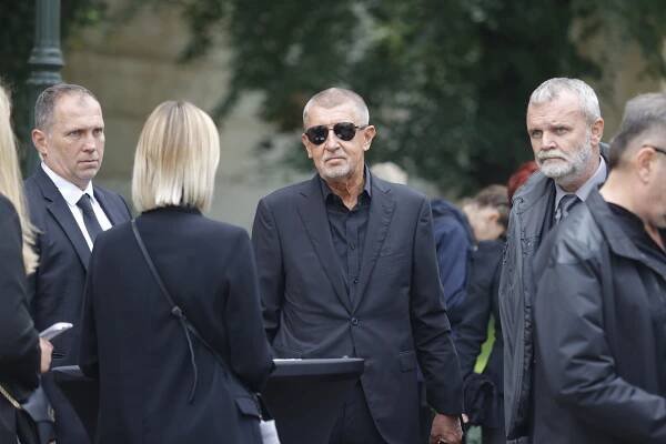 Rodina a přátelé se rozloučili s Vašem Patejdlem. Dorazili kolegové muzikanti i Andrej Babiš