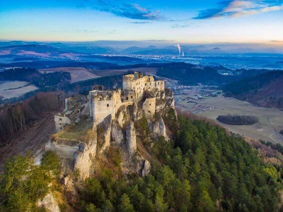 Lietavský hrad čaká kultúrny rok. Pozrite si kalendár podujatí | Žilinský večerník