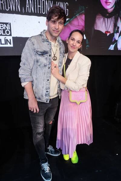 Podle Romana a Michaely Tomešových je líbání ještě v normě - kvůli jejich herecké práci. 