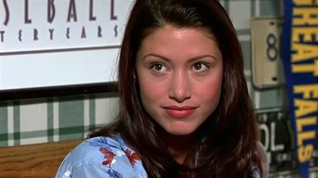 Shannon Elizabeth jako Nadia ve filmu Prci, prci, prcičky (1999)
