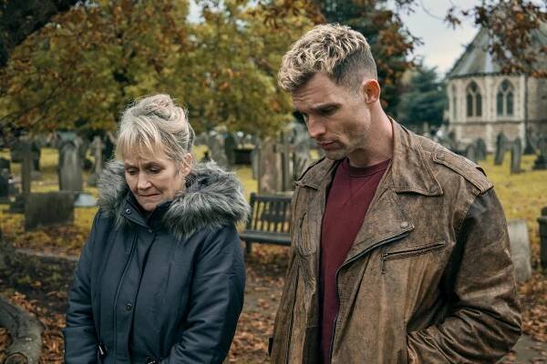 Lorraine Ashbourne, Ed Skrein - Bejval sem slavnej - Z filmu