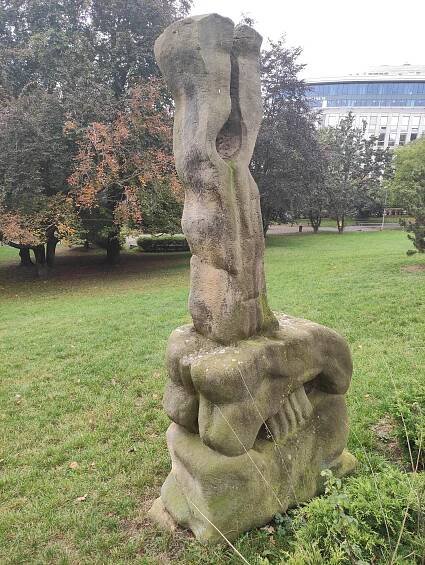 Soubor:Skulptura Bouře, Park Ivana Jilemnického, Praha Strašnice 01.jpg – Wikipedie