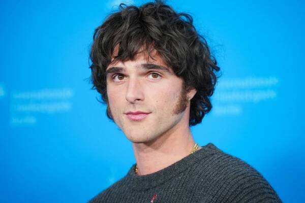Jacob Elordi Debuts New Wuthering Heights-Inspired Mutton Chops and the Internet Is in Rapture