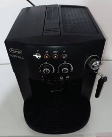 Automatický kávovar s mlýnkem De'Longhi Magnifica ESAM 4000.B - Malé elektrospotřebiče