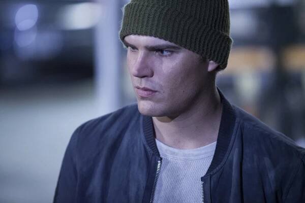 Pozůstalí - Tučňák vede na body - Z filmu - Chris Zylka
